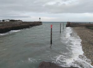 l'entrée du port de St Valéry (vent du Nord force 4)