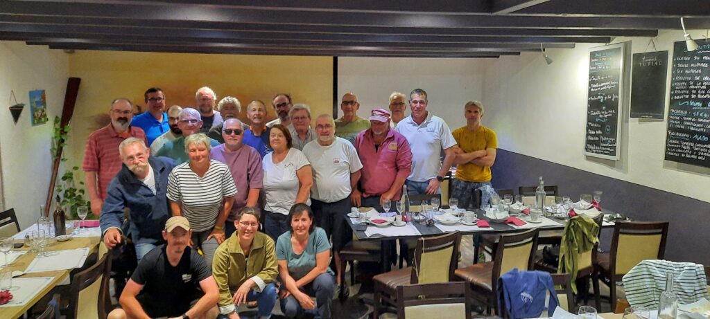 Les participants au stage FVA posent pour la photo de famille